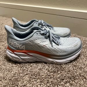 hoka clifton 8 women’s running shoe in blue fog/plein air in 7.5 wide
